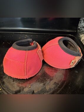 Medium Classic Equine DyNo Turn Hot Pink Bell Botos